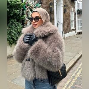 Zara faux fur buckle closure short coat grey brown size large blogger favourite